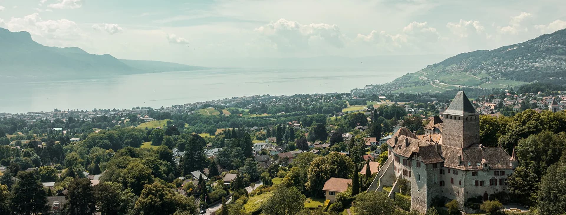 Vue panoramique de Blonay-St-Légier et du lac Léman