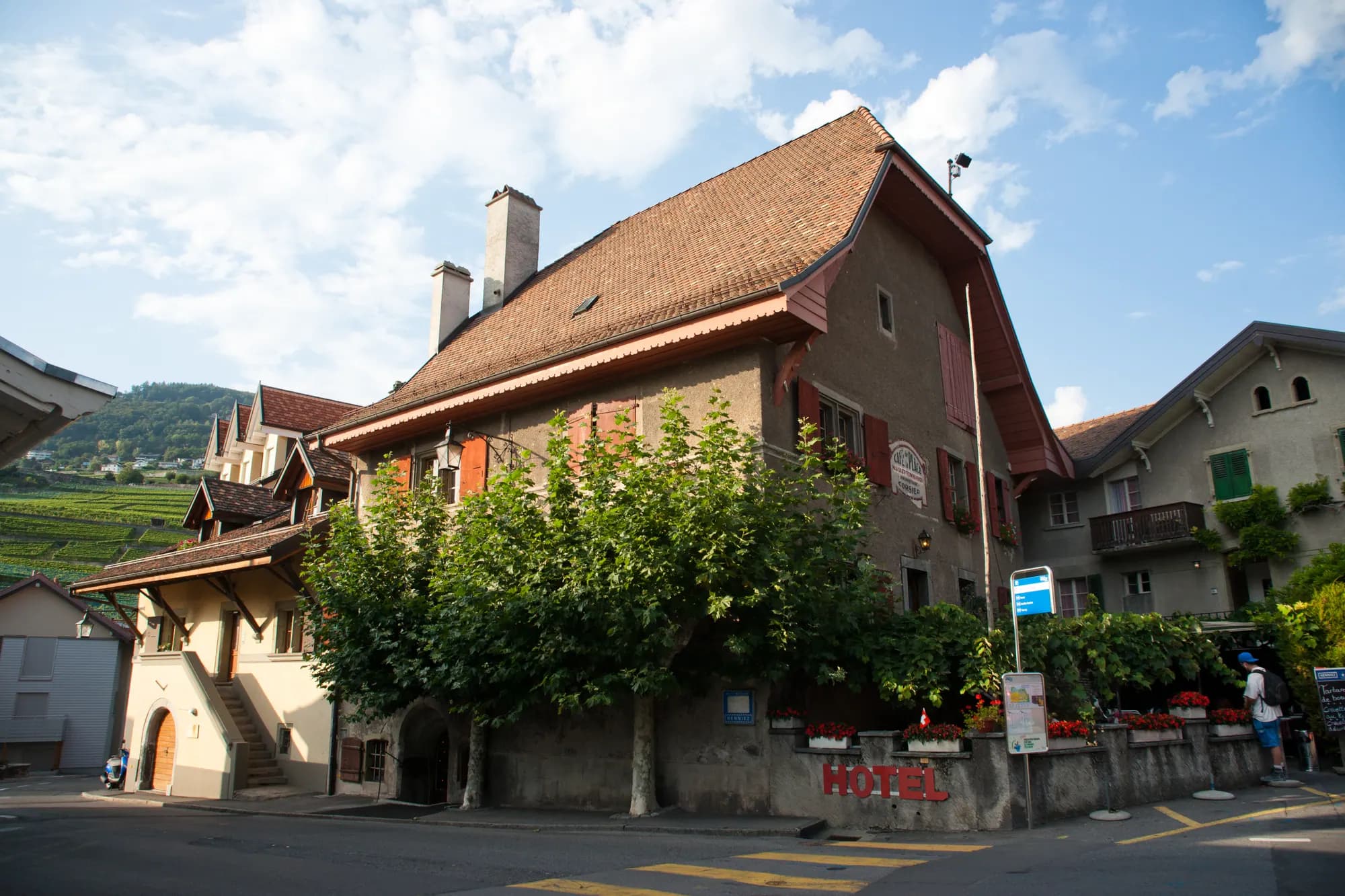 Bâtiment villageois et vignes à Corsier-sur-Vevey