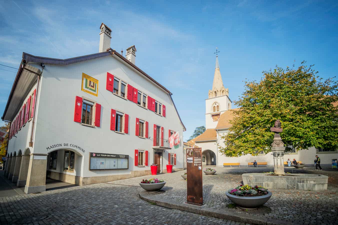 Maison de Commune et église de La Tour-de-Peilz