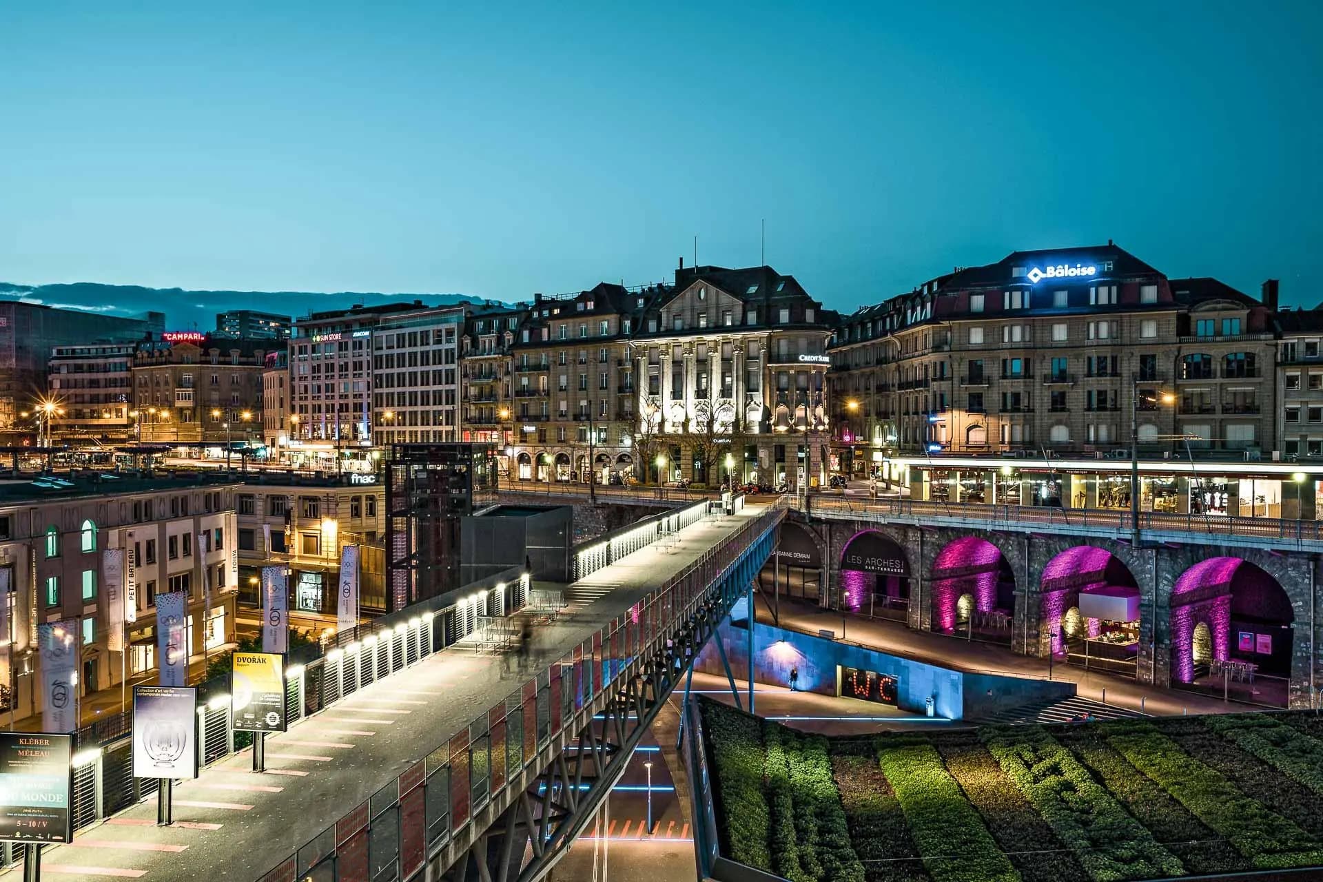 Vue du centre de Lausanne de nuit