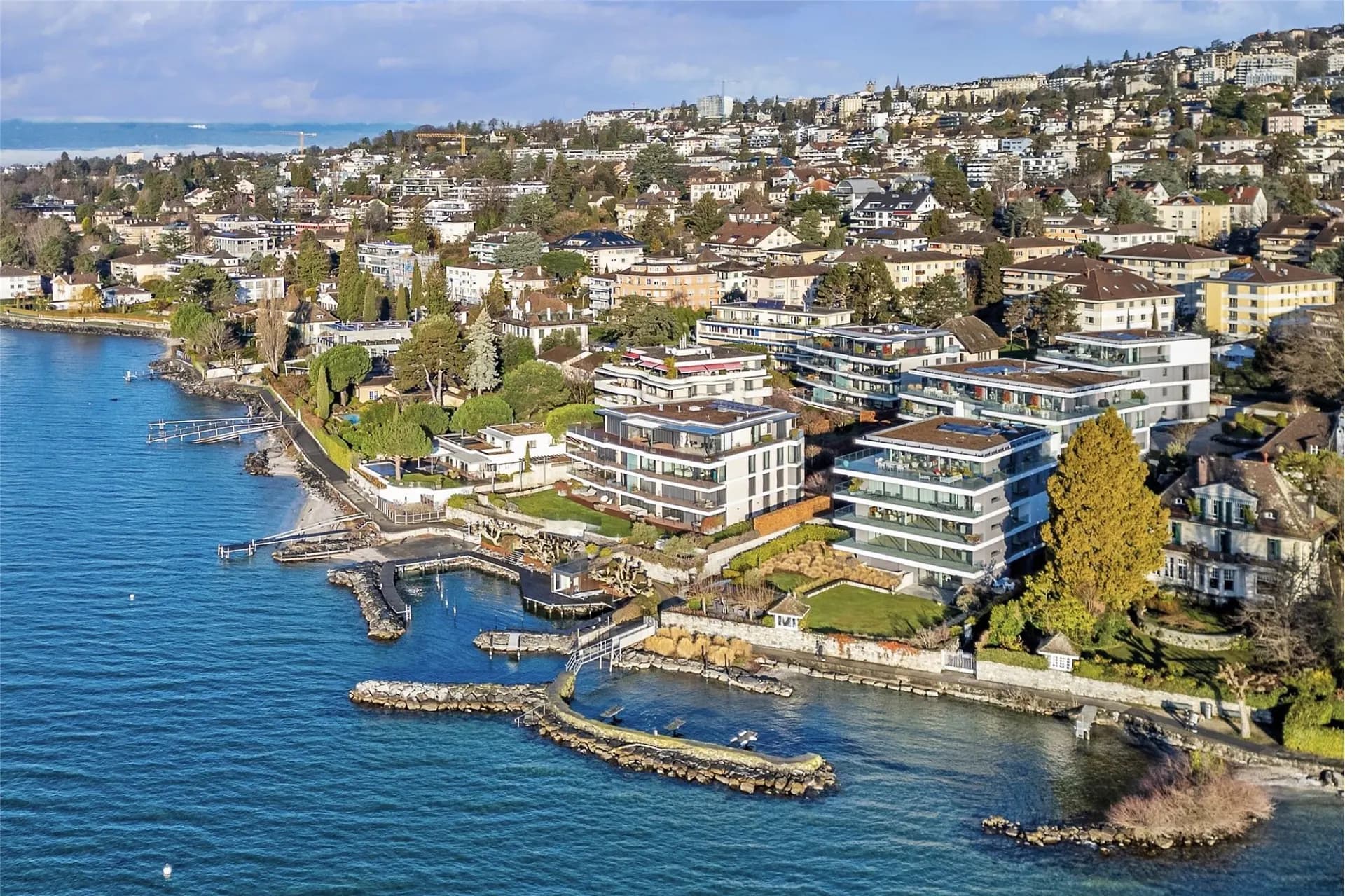 Rives de Pully, résidences et lac Léman