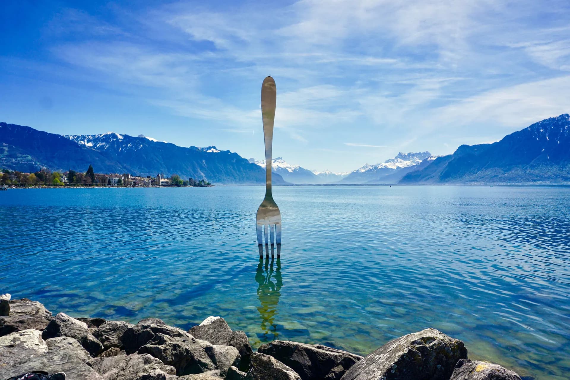 La Fourchette de l'Alimentarium à Vevey face au lac Léman
